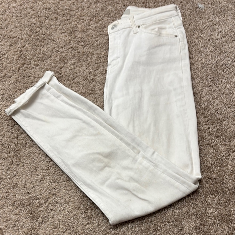 TOPSHOP Moto Jamie white skinny jeans.